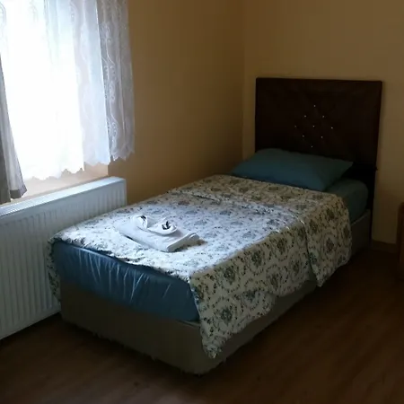 Emre's Stone House فندق غوريمِيه