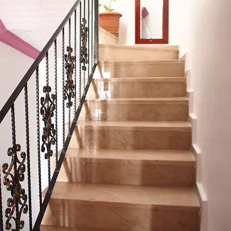 Emre's Stone House فندق غوريمِيه